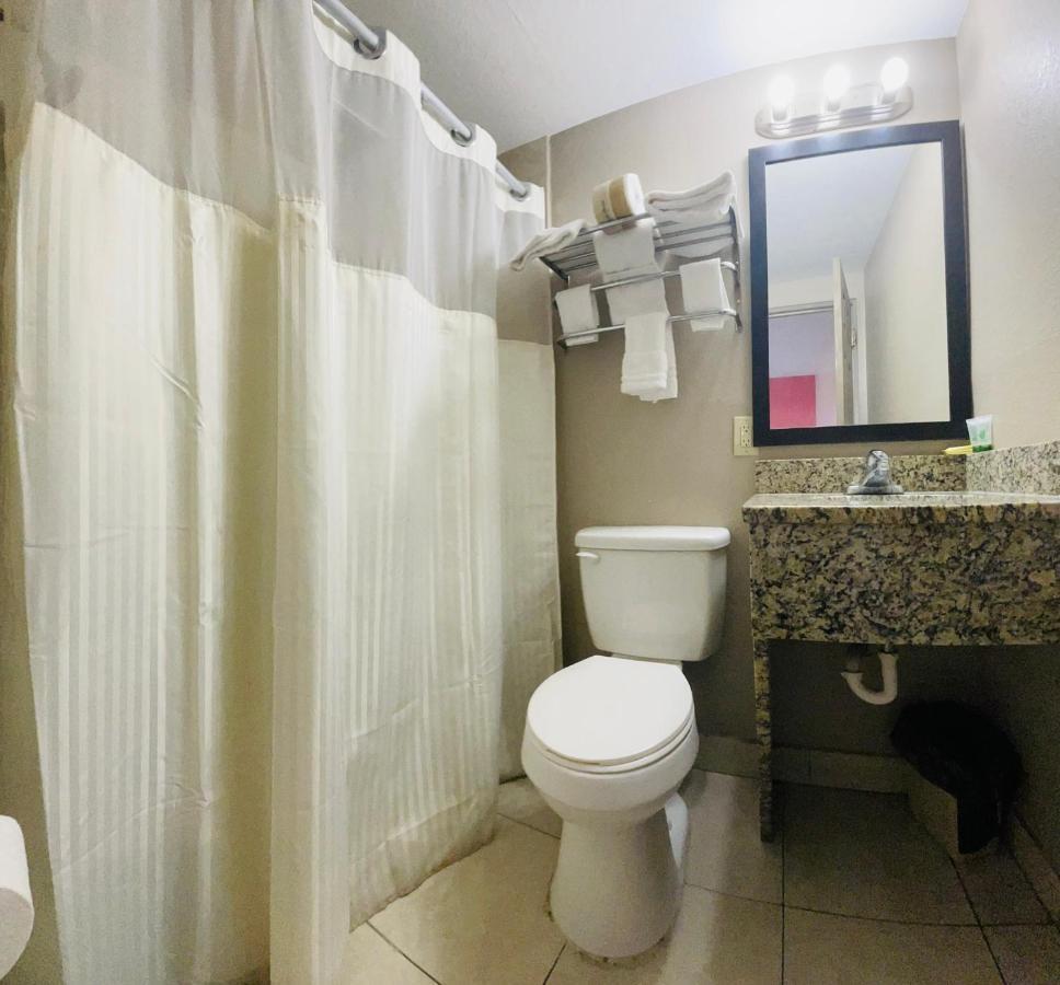 Budget Inn - St. Petersburg Ngoại thất bức ảnh
