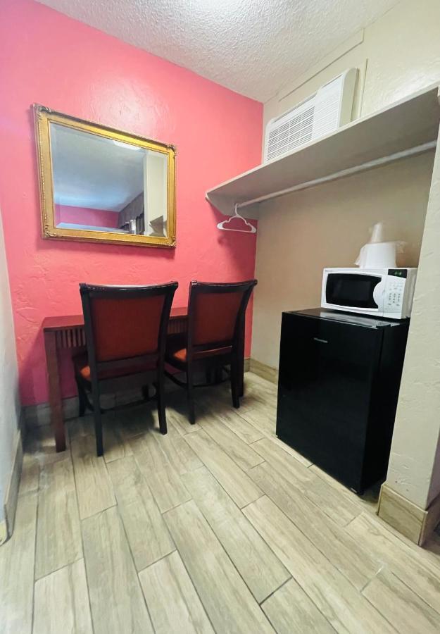 Budget Inn - St. Petersburg Ngoại thất bức ảnh
