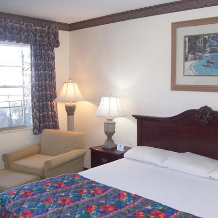 Budget Inn - St. Petersburg Phòng bức ảnh