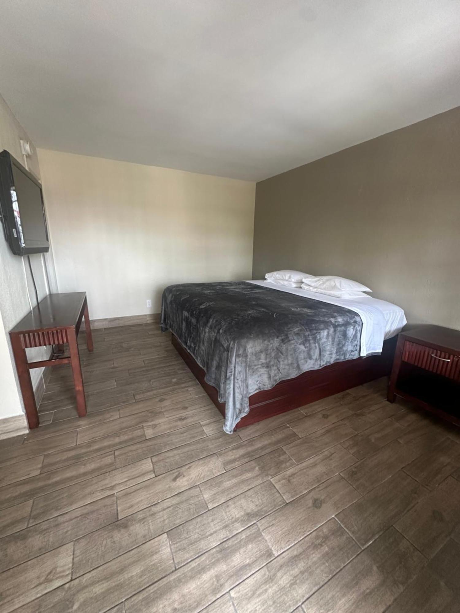 Budget Inn - St. Petersburg Ngoại thất bức ảnh
