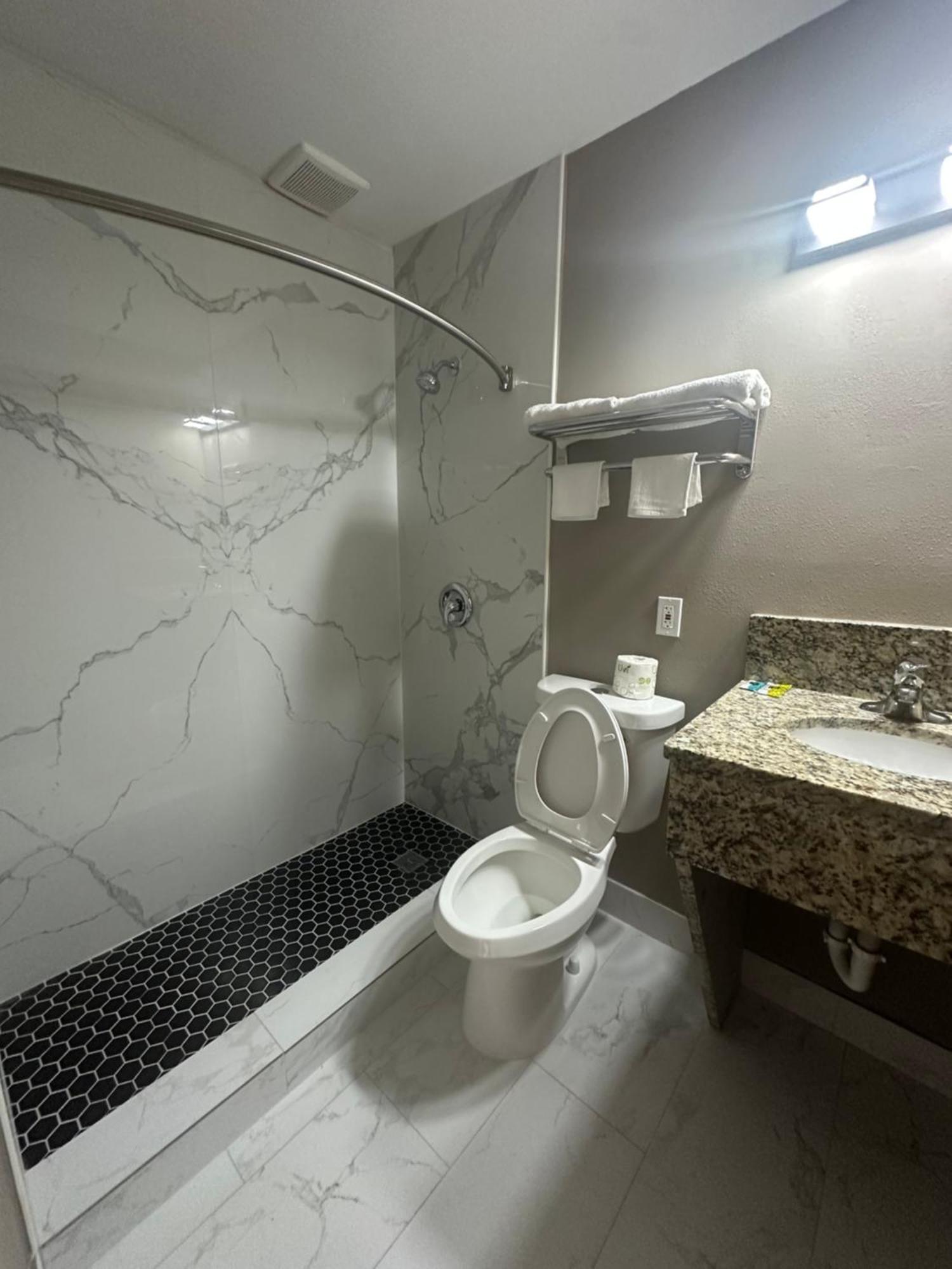 Budget Inn - St. Petersburg Ngoại thất bức ảnh