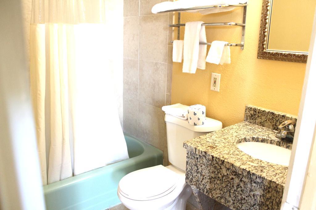 Budget Inn - St. Petersburg Phòng bức ảnh
