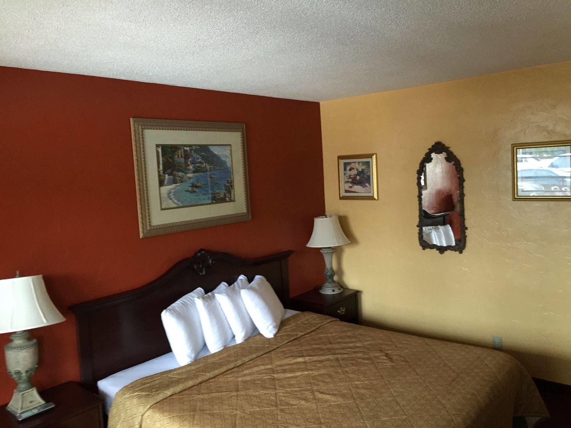 Budget Inn - St. Petersburg Ngoại thất bức ảnh