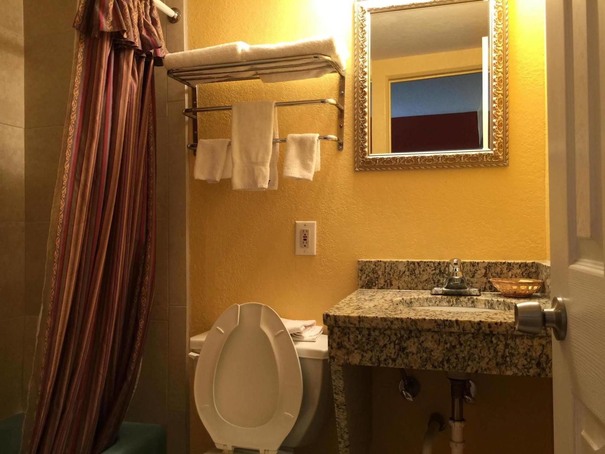Budget Inn - St. Petersburg Ngoại thất bức ảnh